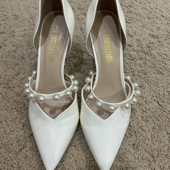 Dream Pairs Elegant White Heels with Pearl Details - Picture 1 of 3